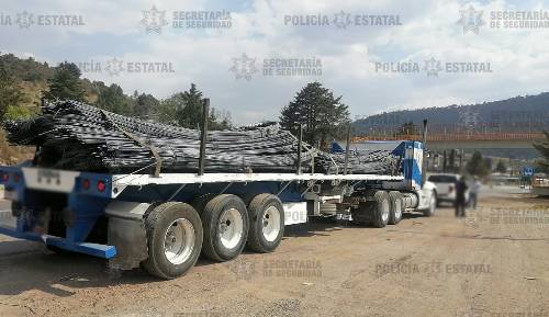 Recuperan en Acambay, tráiler robado con mercancía por más de 800 mil pesos